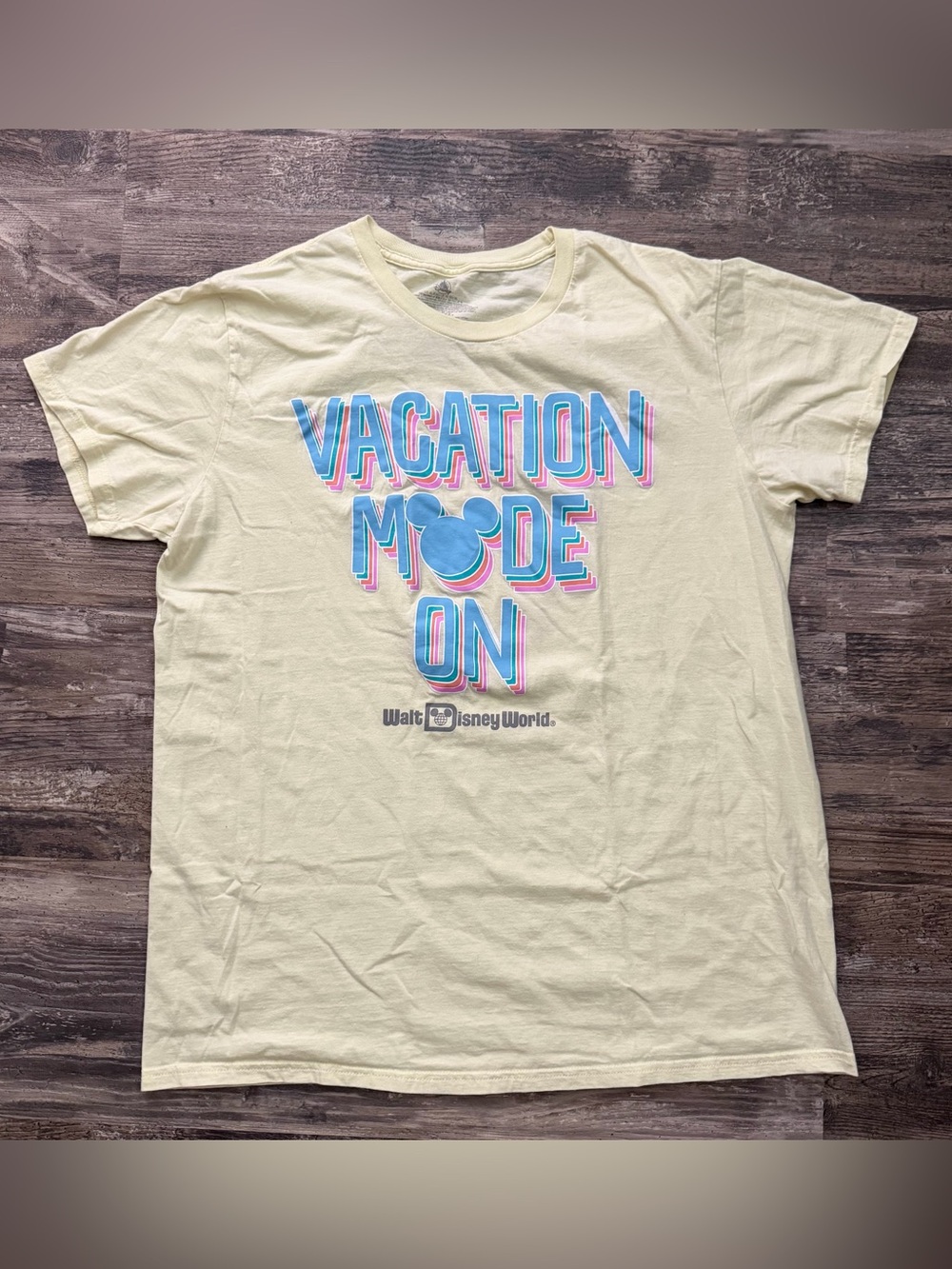 Disney World yellow Vacation Mode On graphic print short sleeve shirt men’s XL